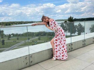 Olivia_SnowWhite live webcam thumbnail