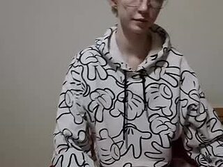 ola_dushek live webcam thumbnail