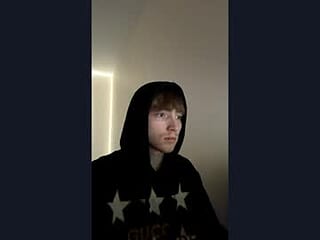oliver592621 live webcam thumbnail
