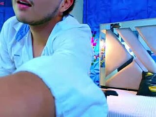 oliver_jamees live webcam thumbnail