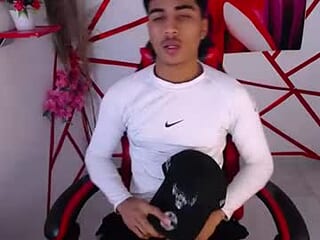 oliver_parker20 live webcam thumbnail