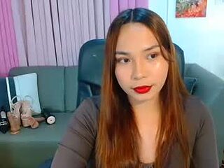oliviahutton live webcam thumbnail