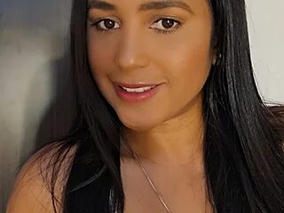 oliviialover live webcam thumbnail