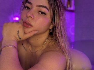 OriannaFox live webcam thumbnail