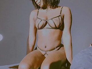 Oshun_444 live webcam thumbnail