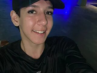 Partyhot_cum live webcam thumbnail