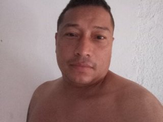 pareja_latina1483 live webcam thumbnail