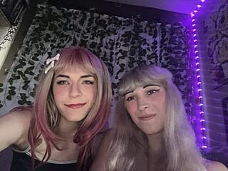 PeachyPrim live webcam thumbnail