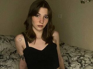 PeachyWhisper live webcam thumbnail