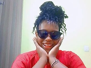 Petite-curvy live webcam thumbnail