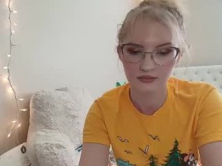 petite_cupcake live webcam thumbnail