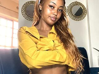 petite_lexiiivv live webcam thumbnail