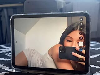 petiteambre live webcam thumbnail