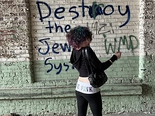 petitewhitebaee live webcam thumbnail