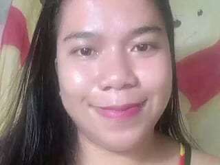 pinaychubbygirl live webcam thumbnail