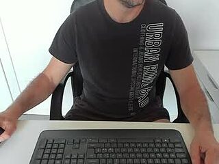 pink_mask_ live webcam thumbnail