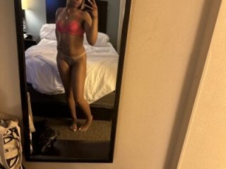 pinkkladdyyy live webcam thumbnail