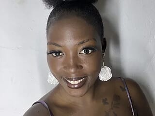 pinky_booty live webcam thumbnail