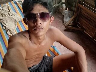 pinoy_lowey18 live webcam thumbnail