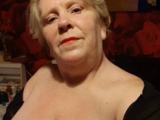 Playful_MILF_Demi live webcam thumbnail