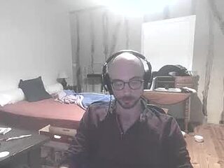 plsmakemynight live webcam thumbnail