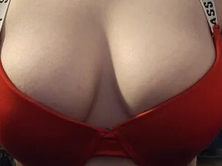PoisedAndIvy live webcam thumbnail