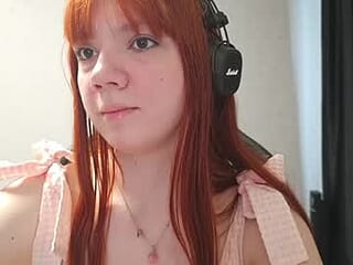 polyamilk live webcam thumbnail