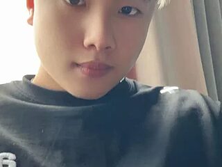 PRETTYboy-001 live webcam thumbnail