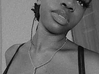 Prettie_coco live webcam thumbnail