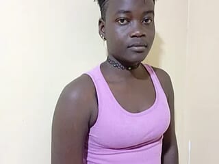 Pretty-Leaa live webcam thumbnail
