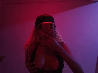 Prettybeca live webcam thumbnail