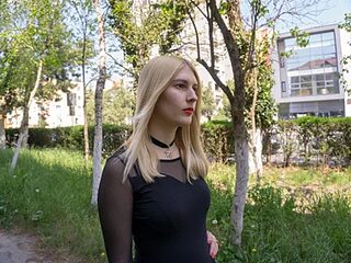 Priscilla690 live webcam thumbnail