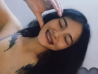 pretty_kat198 live webcam thumbnail