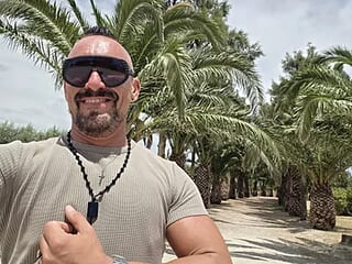 publicnakedman live webcam thumbnail