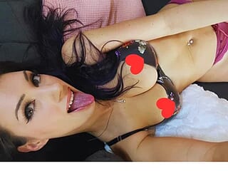 Queen-Reya live webcam thumbnail