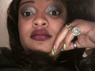 QueenNSlimmm3030 live webcam thumbnail