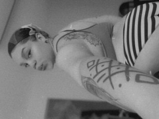 QueenNuttCollector live webcam thumbnail