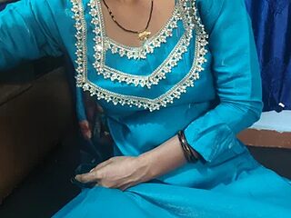 Queen_pooja1 live webcam thumbnail