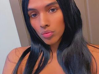 Queenashleygomez live webcam thumbnail