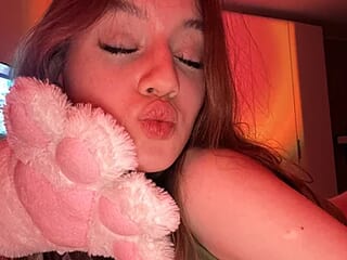 queenOfkisses live webcam thumbnail