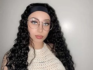 queenlo_xxx live webcam thumbnail