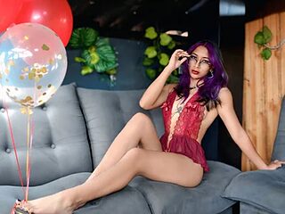 Raven_Gloomy live webcam thumbnail