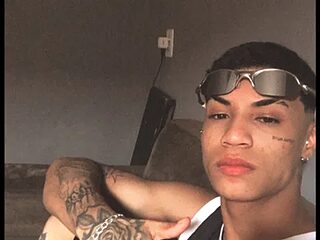 Rayanzimaker live webcam thumbnail