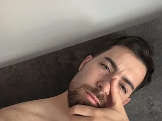 ragazzoitali live webcam thumbnail