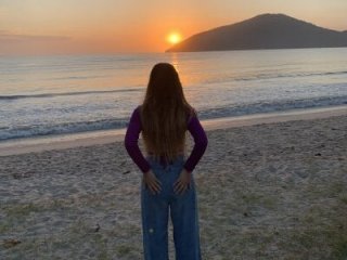 raveninha05 live webcam thumbnail