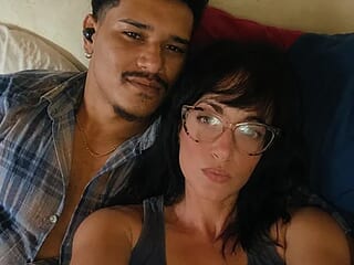 RealLatinDuo live webcam thumbnail
