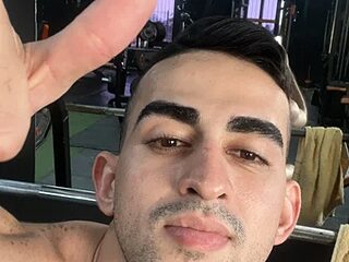 Reyv2101 live webcam thumbnail