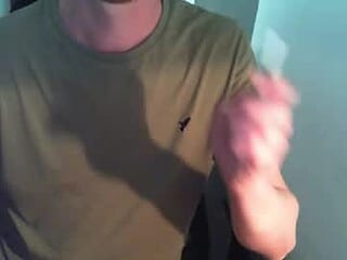 red_bird_84 live webcam thumbnail