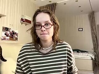 rhiannonmayberry live webcam thumbnail