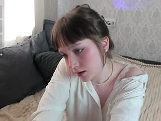 rileynymph live webcam thumbnail